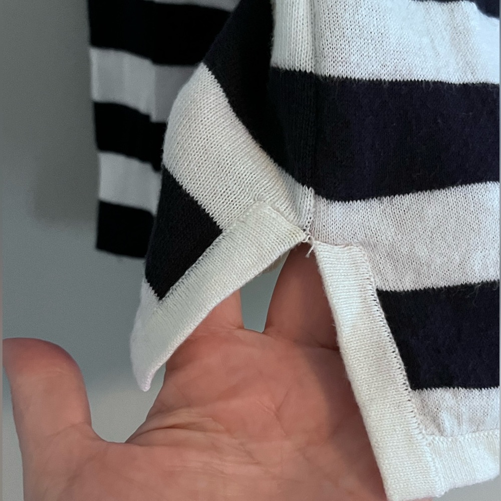 TOMMY BAHAMA 🌴  | Small | SOFT Sweater! - Picture 3 of 12